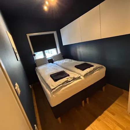 J-apartment Close To Triaden Apartament